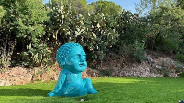 Grande statue de jardin : un design contemporain et une fabrication solide pour un achat en ligne sécurisé.