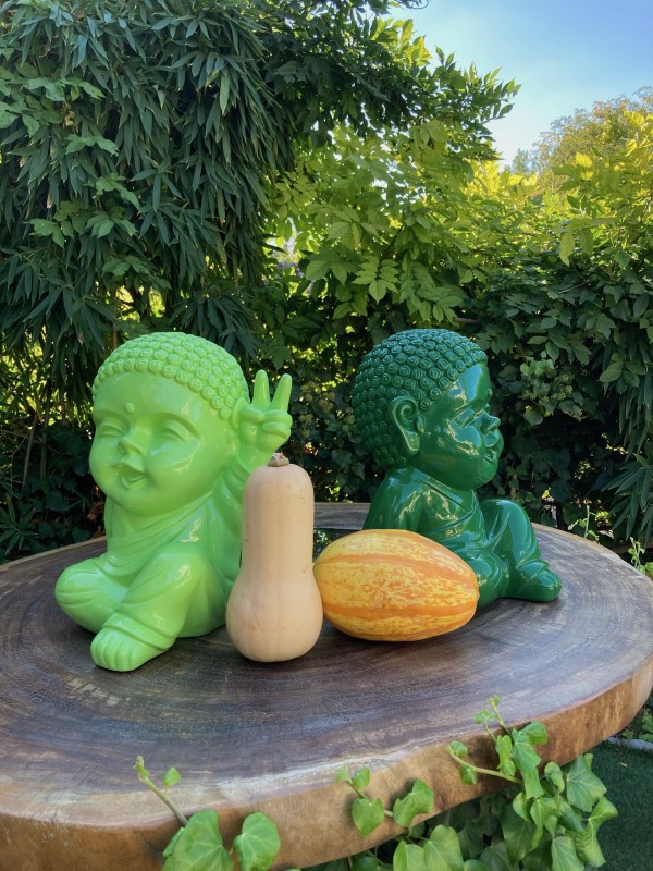 Lancer une gamme cadeau autour du Bouddha zen pop coloré dans sa boutique saisonnière à Cannes