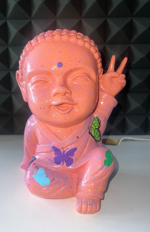 Bouddha iconique design pour espace lounge d’une galerie contemporaine sur le port de Monaco