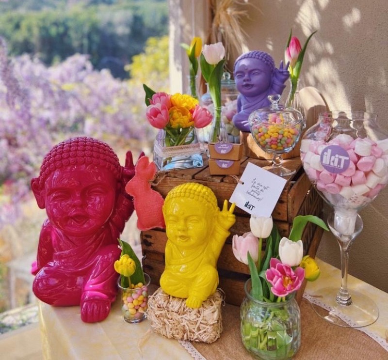 Cadeau personnalisé pour EVJF avec Bouddha couleur pastel et socle gravé à Monaco