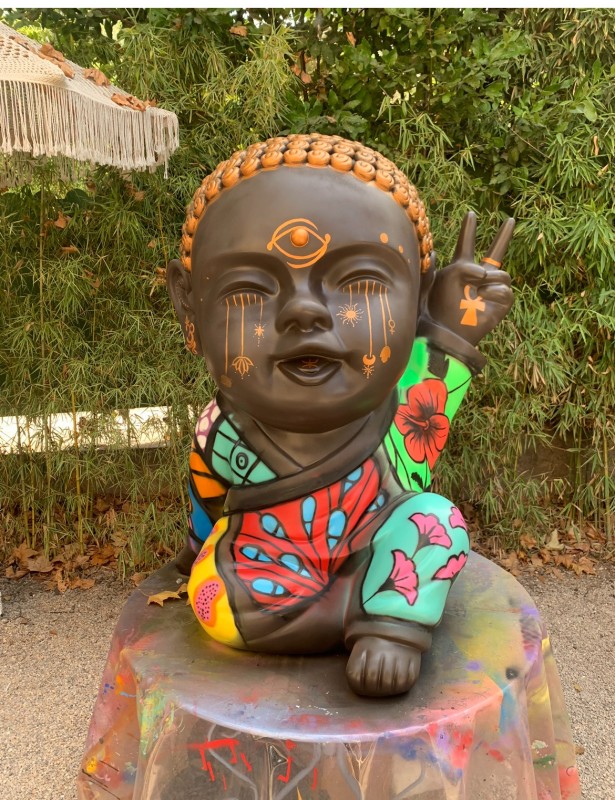 Décoration événementielle avec Bouddha sur-mesure pour lancement de produit en galerie d’art à Paris dans le 75