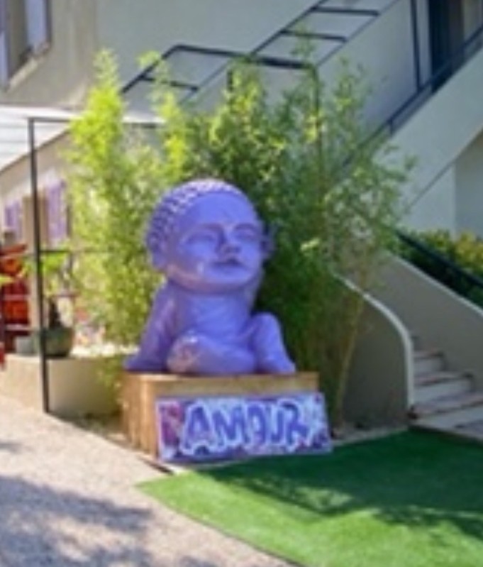 Création artisanale de Bouddha décoratif pour bureau feng shui en open space à Aix-en-Provence