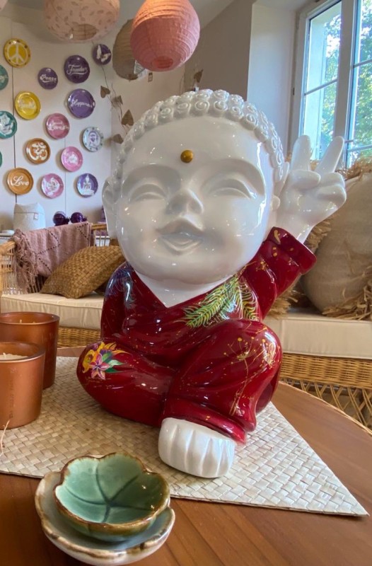 Offrir un Bouddha design pour déco intérieure d’inspiration asiatique en résine artisanale à Aix-en-Provence 13100