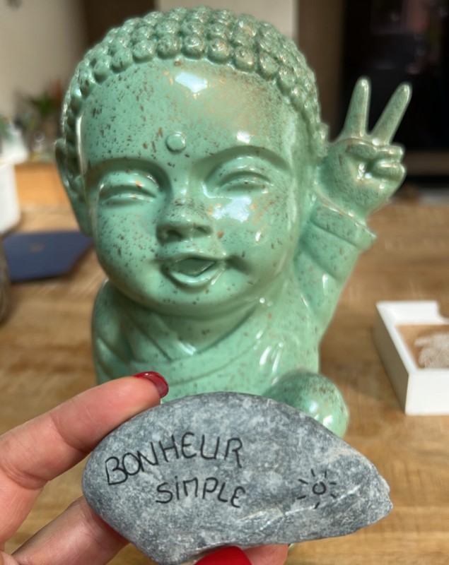 Statue Bouddha XXL personnalisée pour cour intérieure de résidence senior bien-être à Cannes