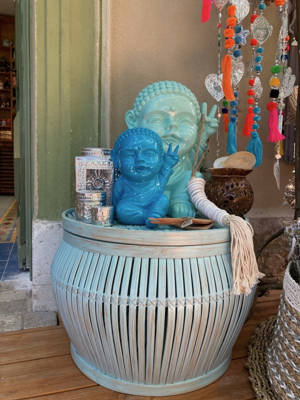 Commander une statue Bouddha personnalisée par artiste français pour chambre enfant avec couleurs douces à Cannes