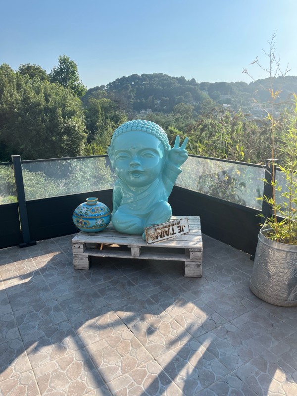 Décoration avec statue Bouddha pour hall d’accueil d’agence immobilière prestige à Aix-en-Provence 13100