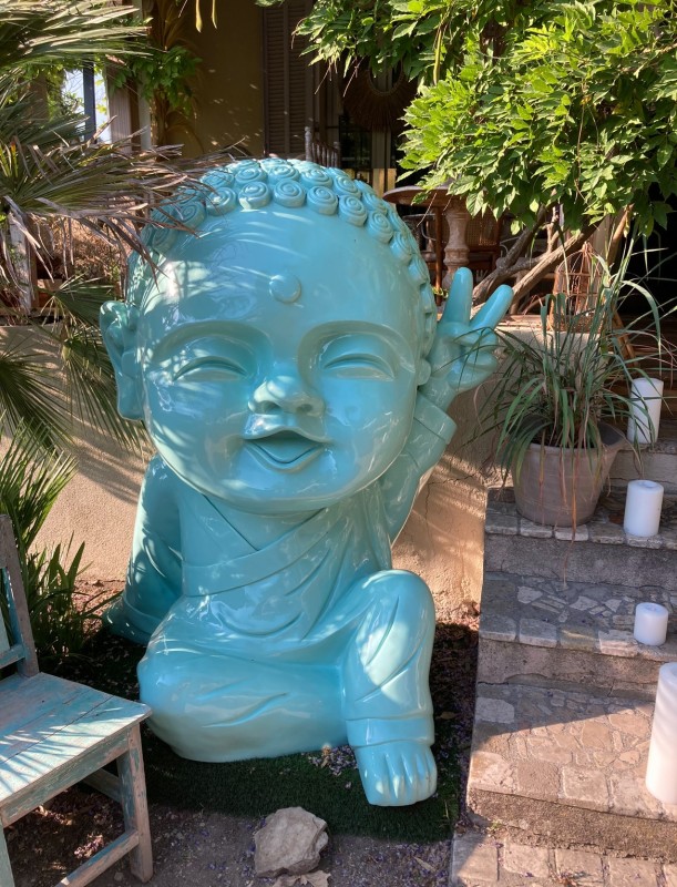 Réalisation sur mesure de Bouddha 40 cm pour accueil de spa avec logo doré à Cannes