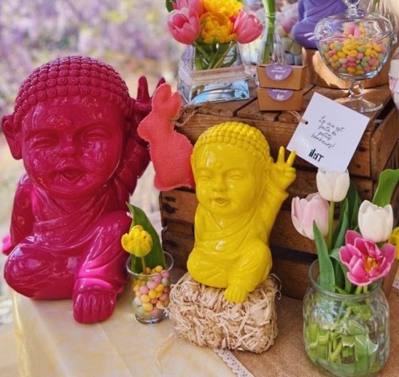 Commande d’une statue Bouddha colorée pour stand professionnel sur salon bien-être à Monaco